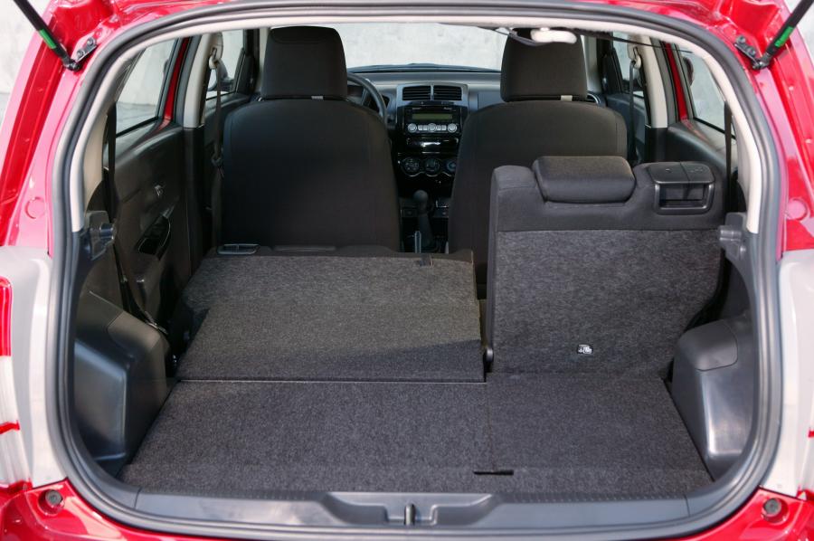  Scion xD 2007 года  (фото 35 из 113)